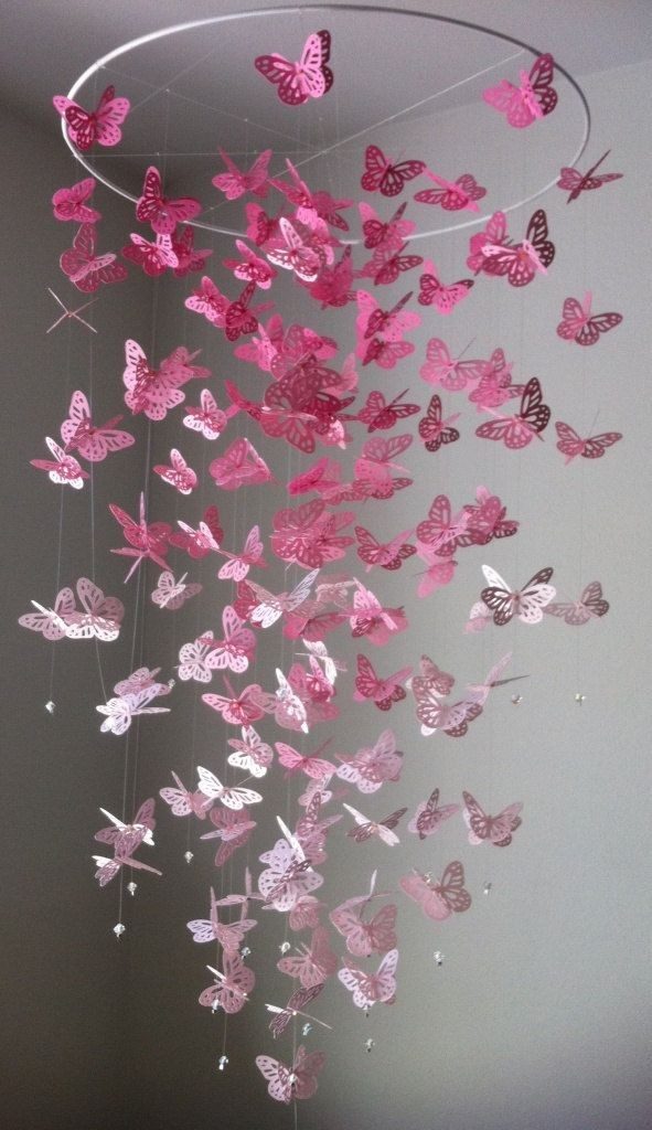 Люстра из бумажных бабочек